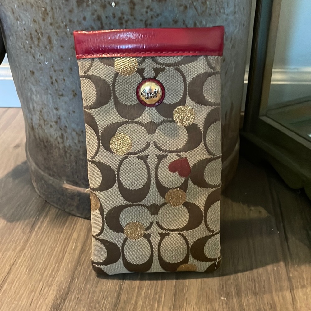 Coach glasses holder